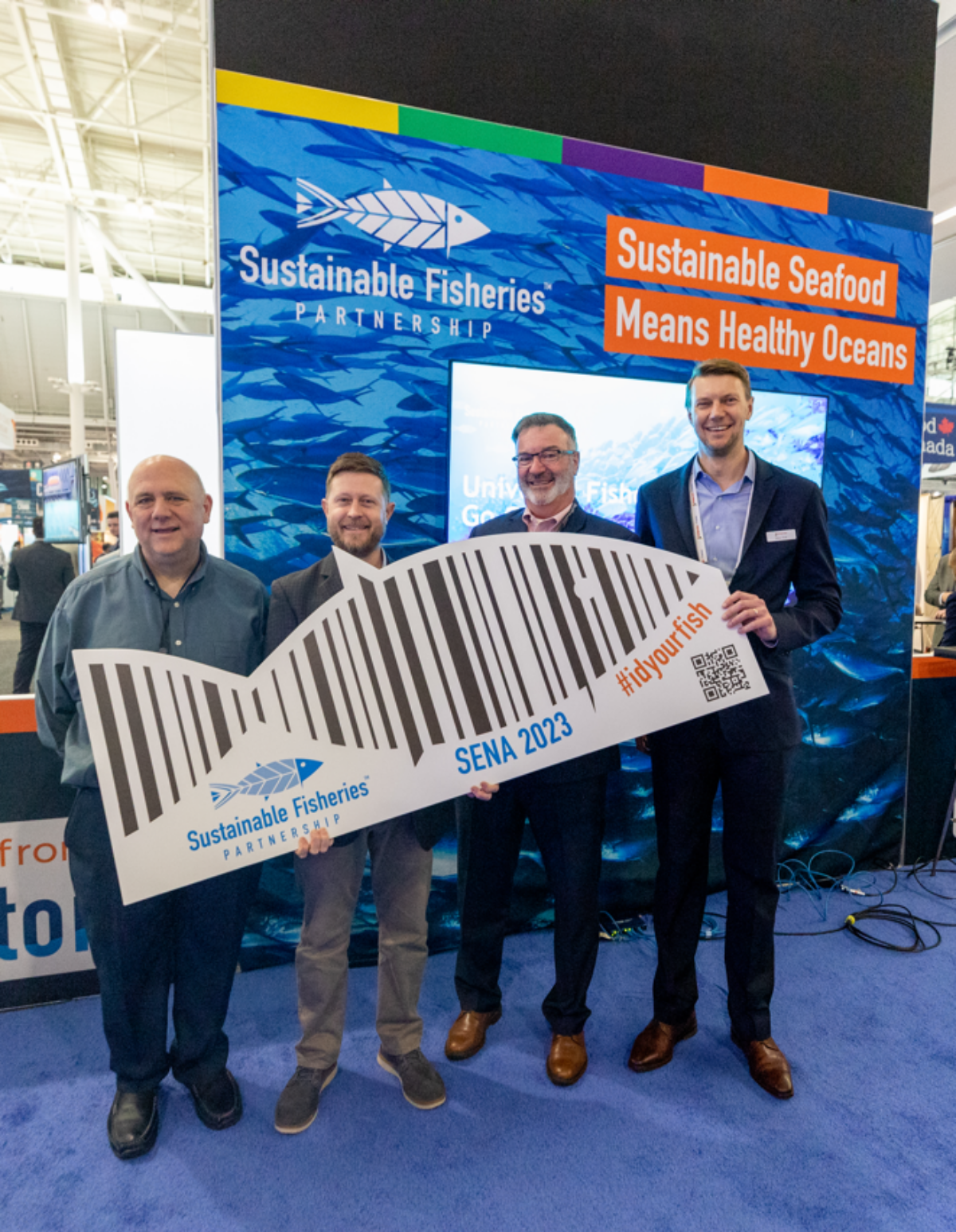 Participantes del proyecto piloto de identificadores de pesquerías de peces de gran tamaño en la Seafood Expo North America            