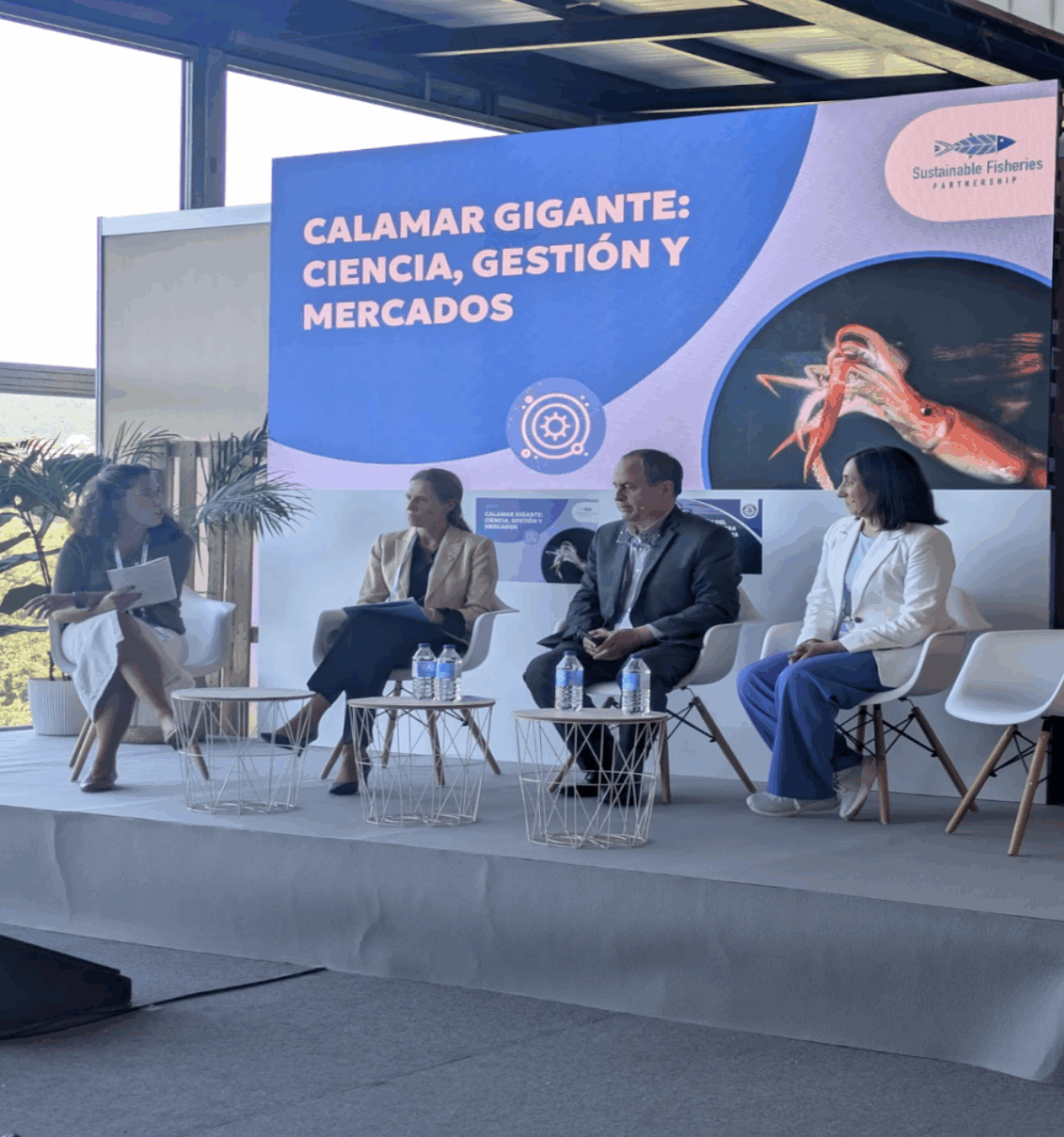 Panelists speaking at the SFP and Pesca Sustenable jumbo flying squid event at Conxemar 2025
