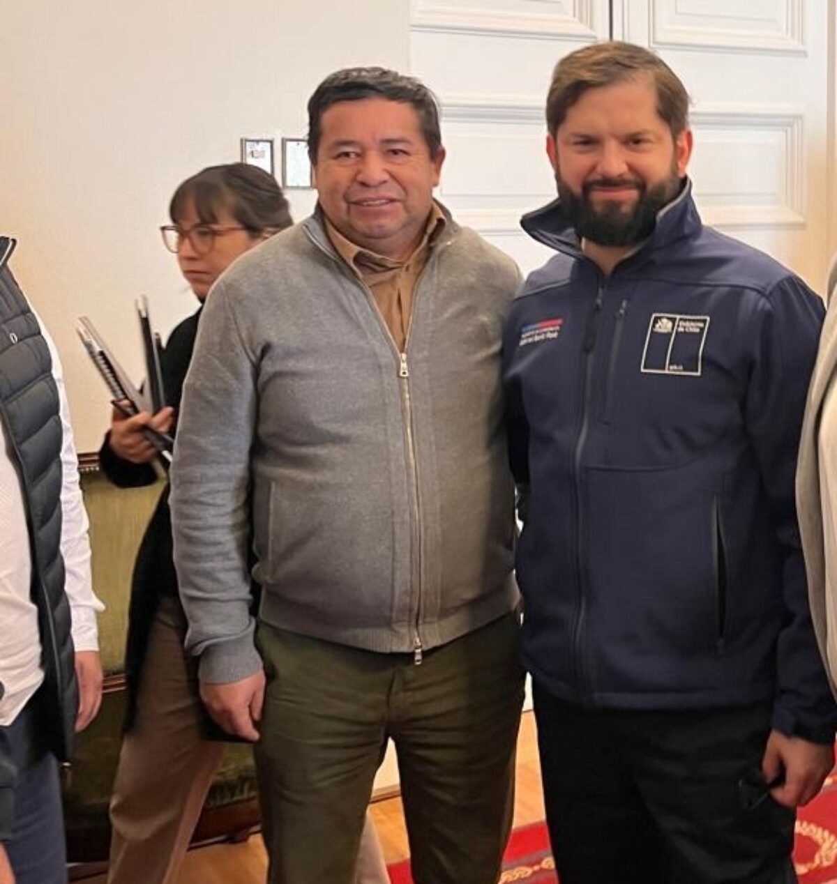 Jose Alvarado, president of Federación de Pescadores Artesanales de Hualaihué, posing with Gabriel Boric, President of Chile.
