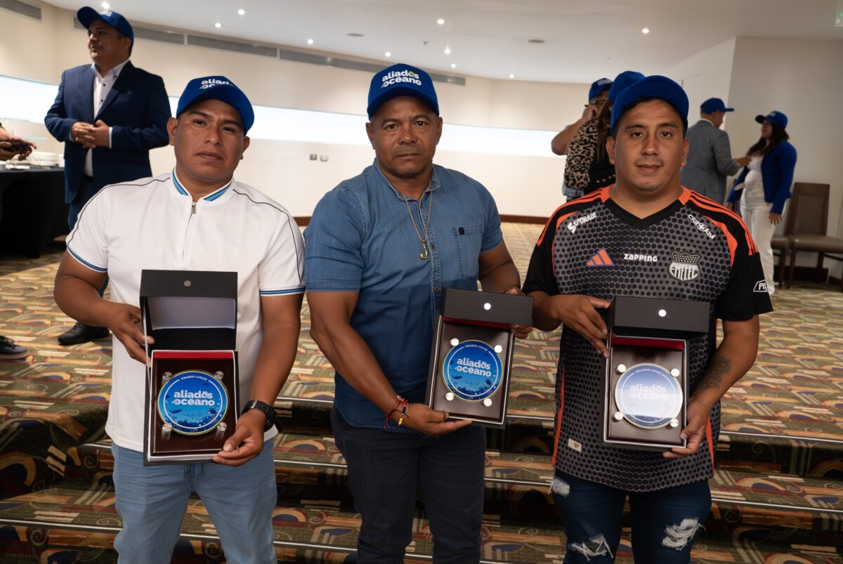 Ocean Allies winners Henry Paúl Saavedra Vilchez, José Zambrano Reasco, Anthony Vélez standing in a row holding their medals from the Ocean Allies contest